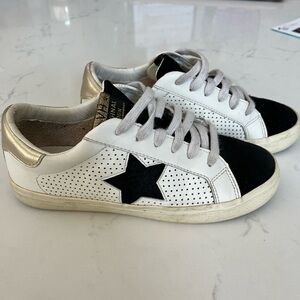 Women’s size 6 vintage Havana sneakers